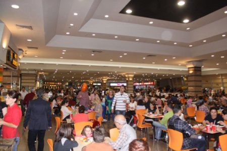 Bayramın son gününde vatandaşlar AVM’lere akın etti