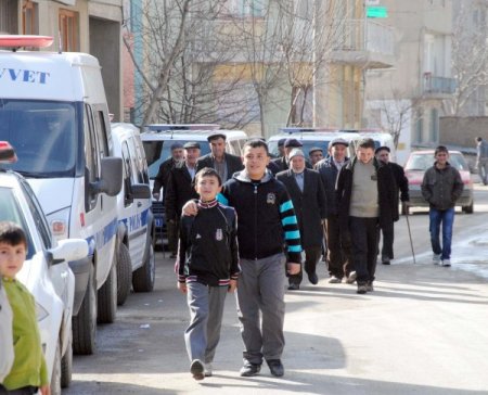 Baz İstasyonu İstemeyen Mahalle Sakinleri Eylem Yaptı