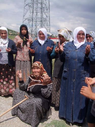 Baz İstasyonunun Kalkması İçin Dua Ettiler