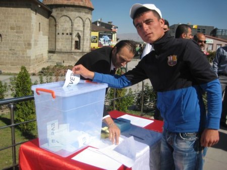 BBP, BDP'lilerin dokunulmazlıklarının kaldırılması için referandum düzenledi