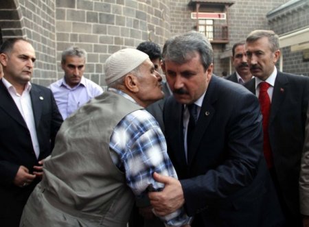 Bbp Genel Başkanı Destici, Bayram Namazını 27 Şehit Sahabe Mekanında Kıldı