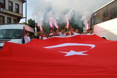 BBP'den şehitler için mehterli yürüyüş