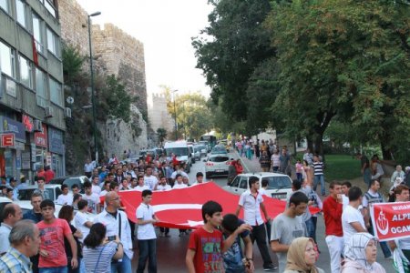 BBP'den şehitler için mehterli yürüyüş