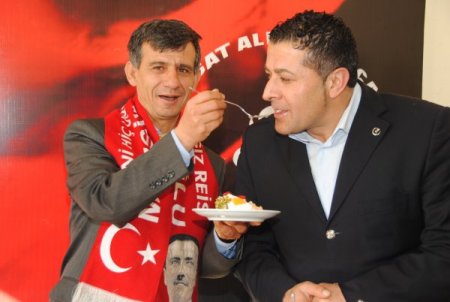 BBP'liler, partilerinin 20'nci kuruluş yıl dönümünü pasta keserek kutladı