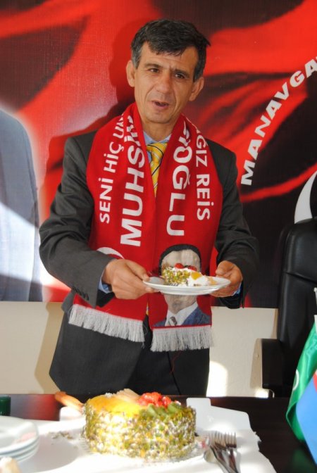 BBP'liler, partilerinin 20'nci kuruluş yıl dönümünü pasta keserek kutladı