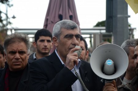 BDP Antalya İl Teşkilatı üyeleri, Paris’te öldürülenler için yürüdü