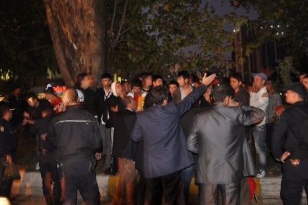 Bdp Binasına Saldırmak İsteyen Grubu Polis Engelledi