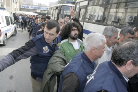 Bdp Çadırında El Yapımı Bombayla Yakalanan Zanlılar Adliyede