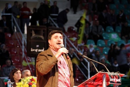 BDP Diyarbakır'da, 5 bin kişilik salonun yarısını zor doldurdu
