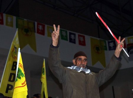 BDP Diyarbakır'da, 5 bin kişilik salonun yarısını zor doldurdu