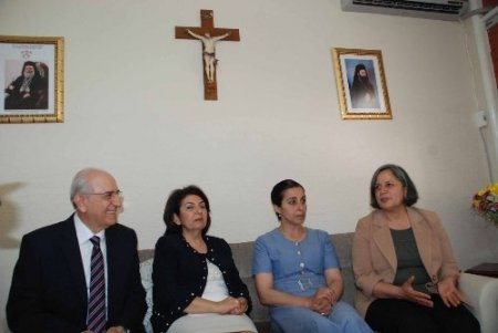 BDP Eş Başkanı Kışanak, İskenderun Cemevi ve kiliseleri ziyaret etti