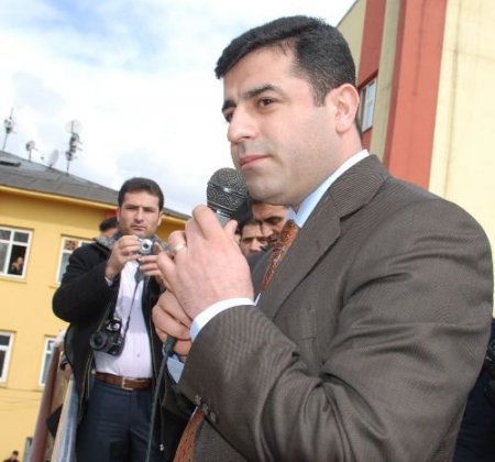 Bdp Genel Başkanı Demirtaş, Ana Dilde Eğitim Yapamamaktan Yakındı