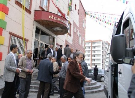 BDP İl Başkanlığı'nda Yılmaz Erdoğan'dan 'akil' espri: Estağfirullah