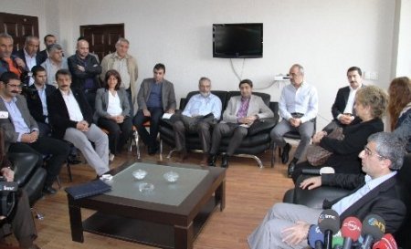 BDP İl Başkanlığı'nda Yılmaz Erdoğan'dan 'akil' espri: Estağfirullah