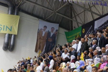 BDP Kongresi'nde, Öcalan posteri asıldı