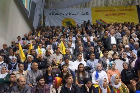 BDP Kongresi'nde, Öcalan posteri asıldı