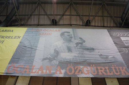 BDP Kongresi'nde, Öcalan posteri asıldı