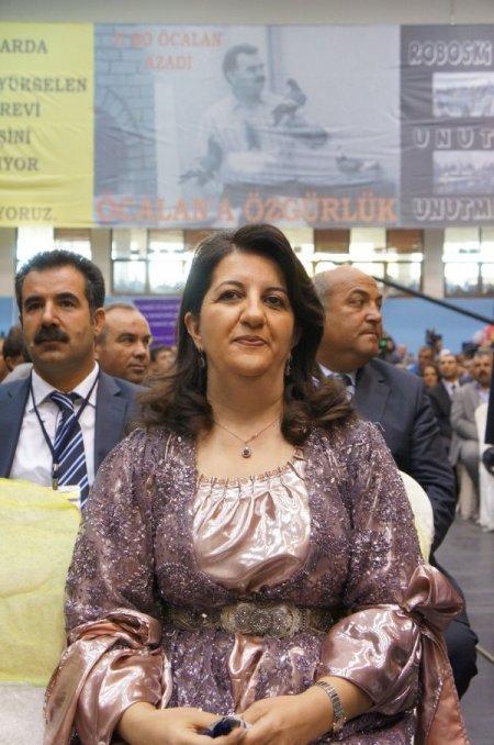 BDP kongresinde Öcalan posteriyle tur atıldı