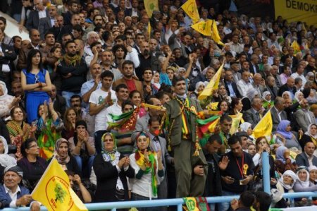 BDP kongresinde Öcalan posteriyle tur atıldı