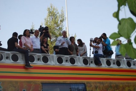 Bdp Yöneticileri, Türk Ve Koçali'yle Teşekkür Mitingi Düzenledi