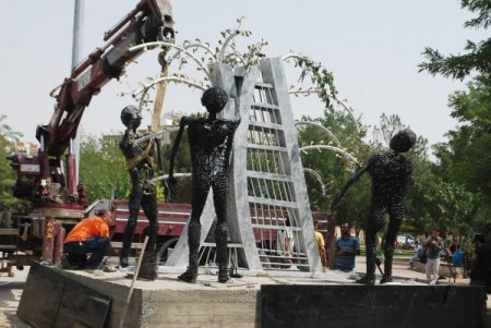 BDP'li belediye, mayınlı saldırıda ölenlerin heykellerini dikti