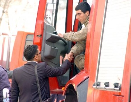 BDP'li belediyenin bahar temizliğine askeri araçlar da destek verdi