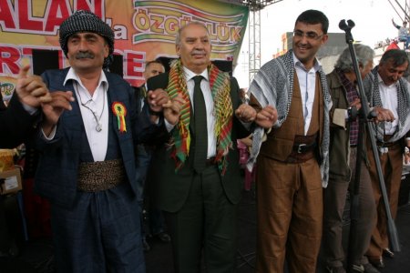 BDP’li Bozlak: Demokratik siyaset alanına hoş geldin PKK