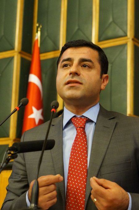 BDP'li Demirtaş: Açlık grevleri bir sorun değil, bir sorundan çıkmış bir sonuç