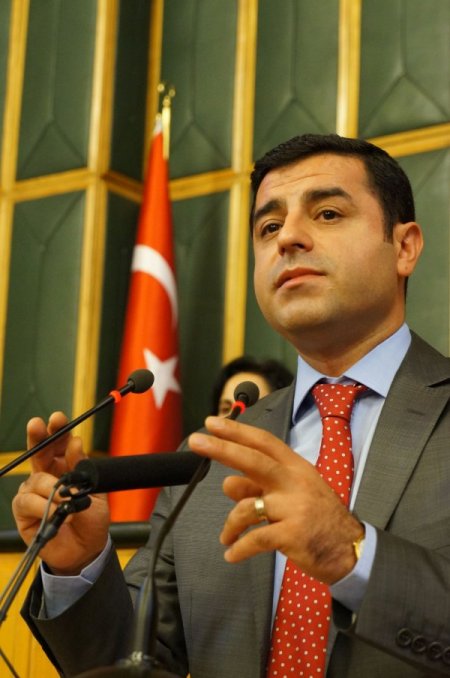 BDP'li Demirtaş: Açlık grevleri bir sorun değil, bir sorundan çıkmış bir sonuç