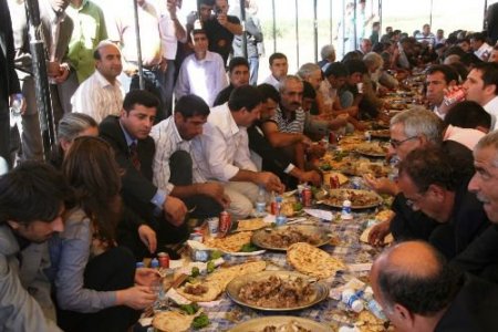 Bdp'li Demirtaş Barış Yemeğinde Hükümeti Eleştirdi