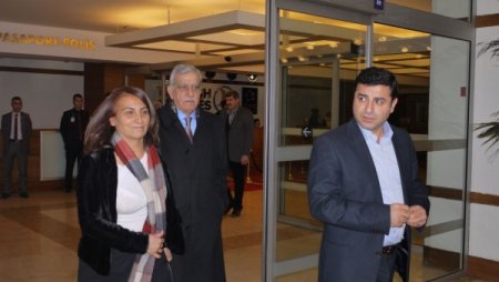 BDP’li Demirtaş: Kandil’le sürekli hava saldırıları oluyor