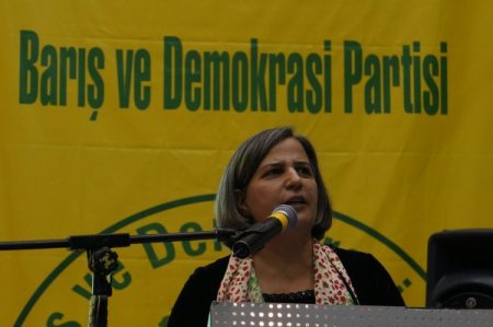 BDP'li Kışanak: Gerilla ve asker cenazesinde birlikte yan yana duralım
