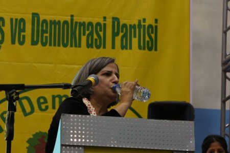 BDP'li Kışanak: Gerilla ve asker cenazesinde birlikte yan yana duralım