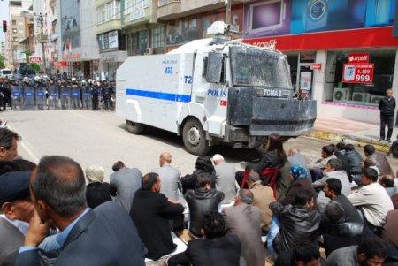 Bdp’li Vekiller Oturma Eylemine Başladı