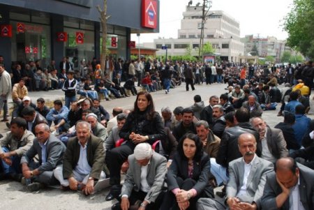 Bdp’li Vekiller Oturma Eylemine Başladı