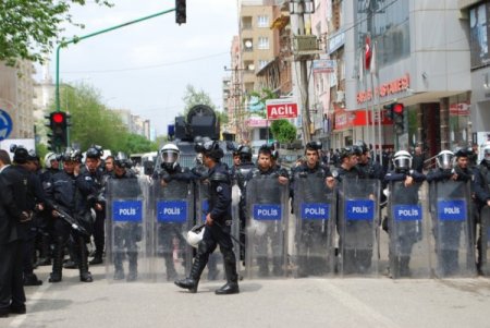 Bdp’li Vekiller Oturma Eylemine Başladı