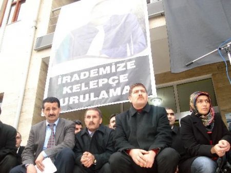 Bdp'liler, Belediye Başkanı İçin Oturma Eylemi Yaptı