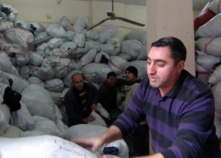 BDP'liler, depremzeler için topladıkları yardımları pazarda satmış