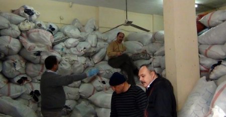 BDP'liler, depremzeler için topladıkları yardımları pazarda satmış