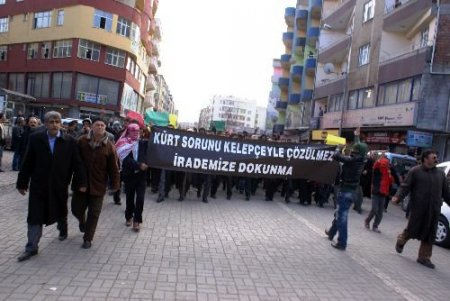 Bdp'liler Belediye Başkanı Güneş'in Gözaltına Alınmasını Yürüyüşle Protesto Etti