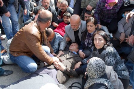 Bdp’liler Çadırın Kaldırılmasına Tepki Gösterdi, Eylemciler Gözaltına Alındı