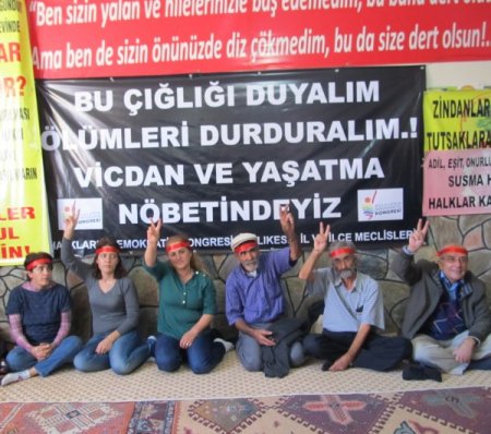 BDP’liler Edremit ilçe binasında 3 günlük açlık grevi başlattı