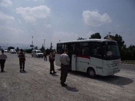 Bdp'lilere Edremit Girişinde Güvenlik Kontrolü