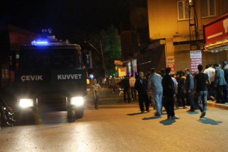 BDP'lilerin Bursa'daki yürüyüşünde çıkan olaylar kontrol altına alındı