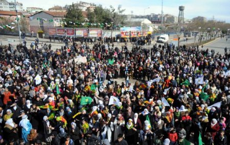 Bdp’nin Kadın Mitingine Katılım Az Olunca Erkekler De Alana Alındı