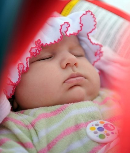 Bebeği ile 'direnmeye' geldi