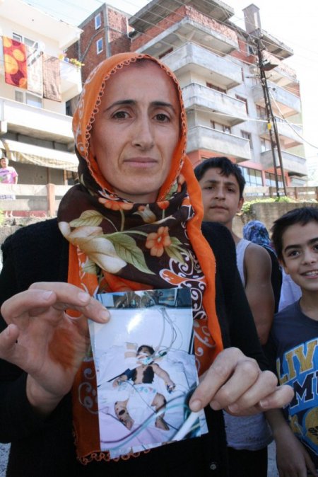 Bebeği Kanserden Ölen Annenin Baz İstasyonu Tepkisi