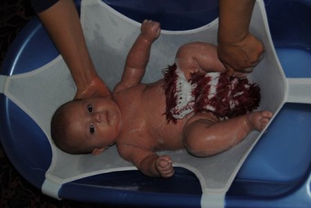 Bebekleri mevsim şartlarına göre banyo yaptırın uyarısı