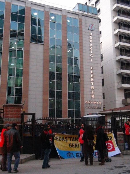 BEDAŞ'ı basan işçilere müdahale