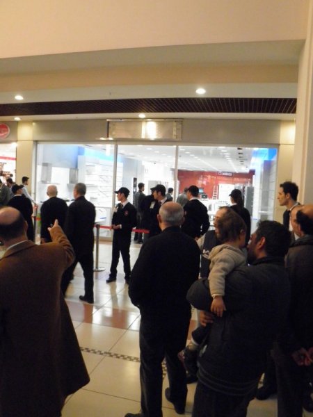 Bedava altın dağıtımına güvenlikçiler 'hayır' dedi